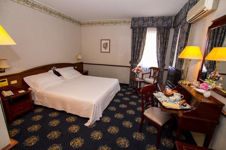 Room 22 of 53