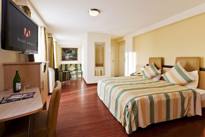 Room 40 of 79
