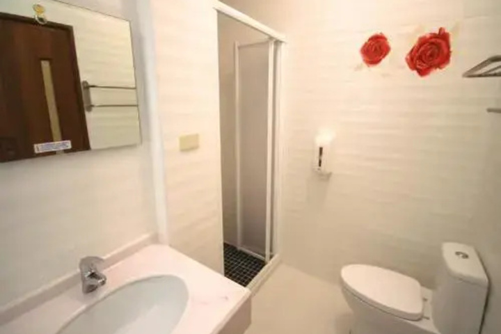 Room 4 of 10