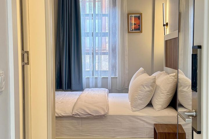 Room 45 of 126