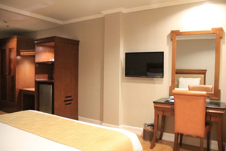 Room 4 of 65