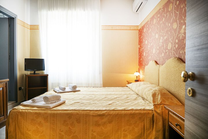 Room 7 of 38
