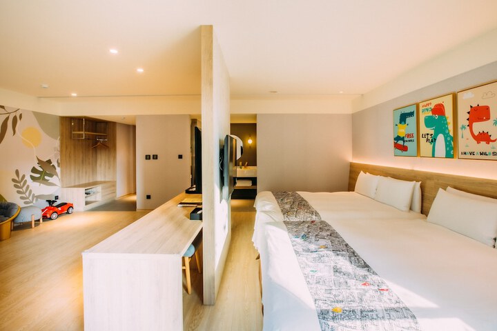 Room 82 of 210