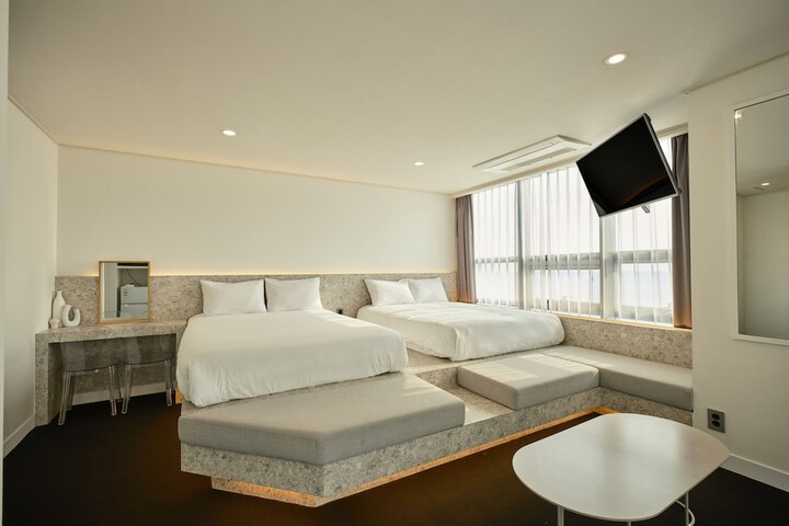 Room 74 of 224