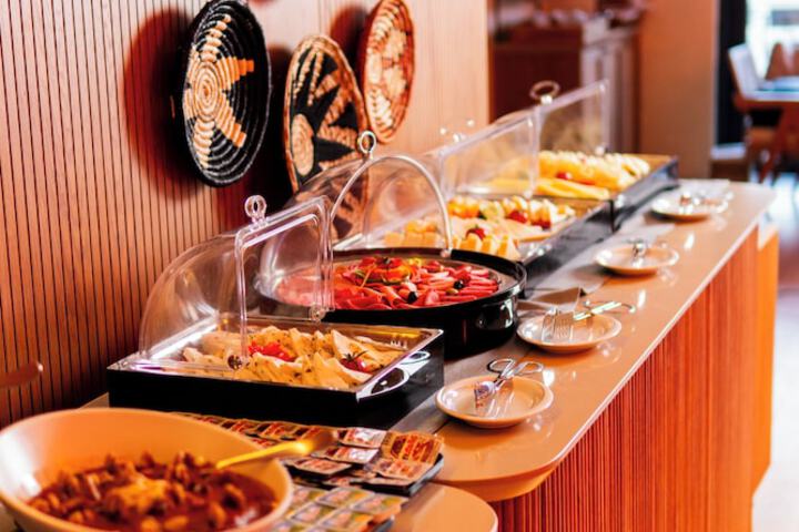 Dining 17 of 21