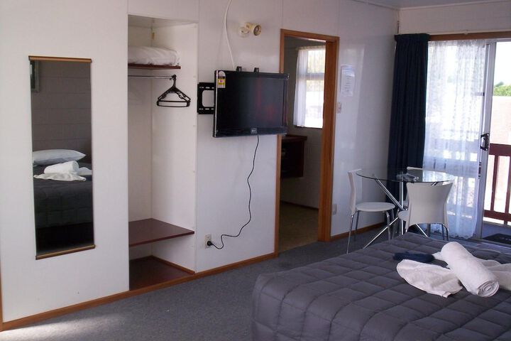 Room 4 of 27