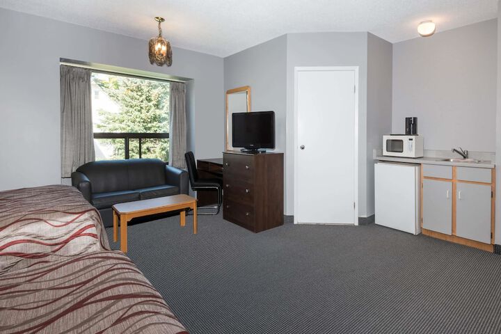 Room 13 of 25