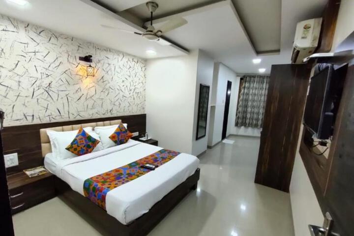 Hotel Adore Palace - Near Mumbai Airport