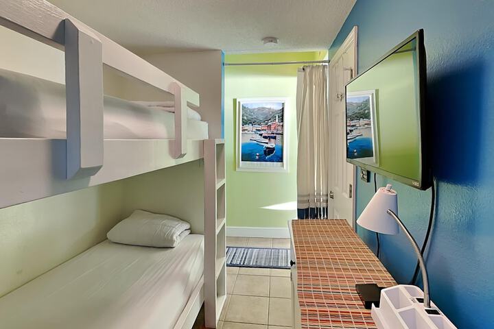 Room 3 of 217