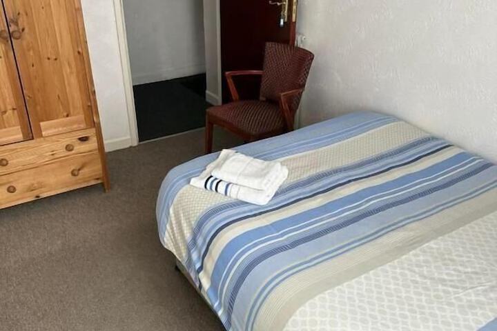 Room 4 of 20