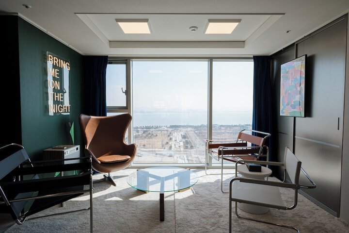 Room 26 of 37