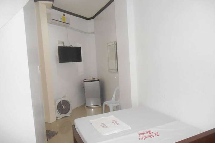Room 4 of 7