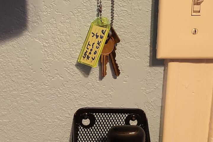Room 68 of 222