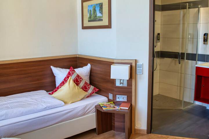 Room 4 of 42