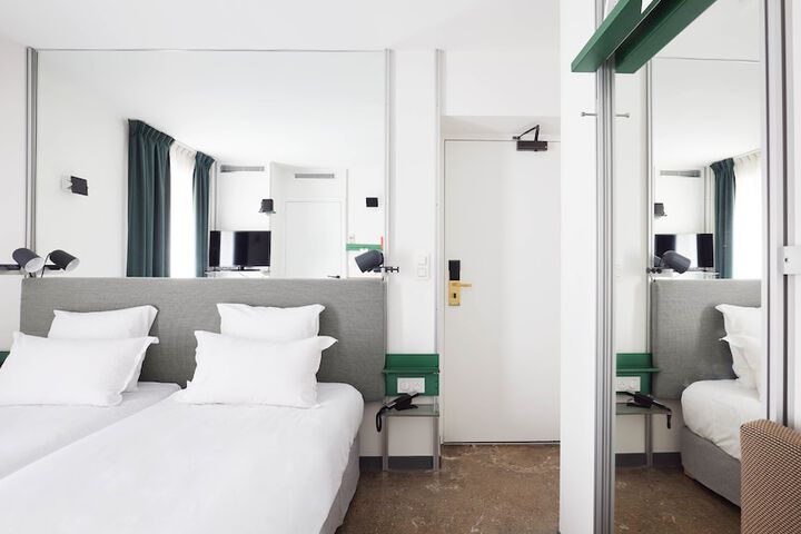 Room 9 of 50