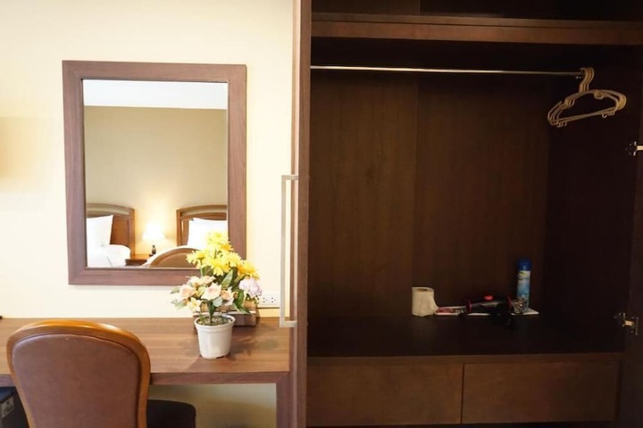 Room 22 of 38