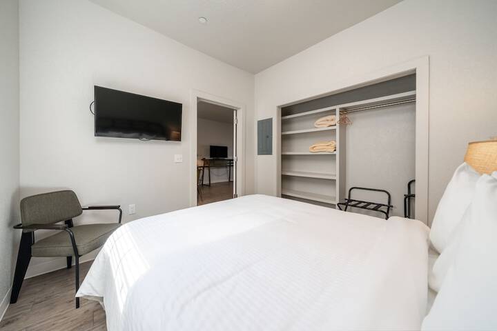 Superior Room 1 Queen Bed (144 of 168)