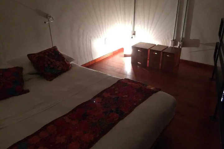 Room 5 of 11