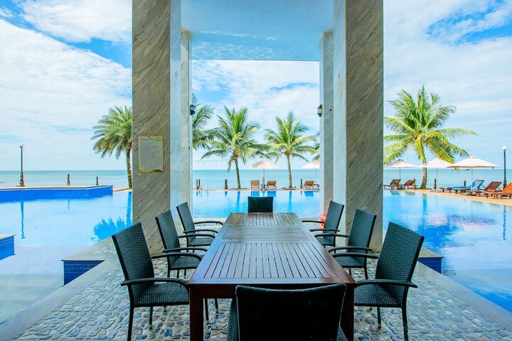 Pool Hotel