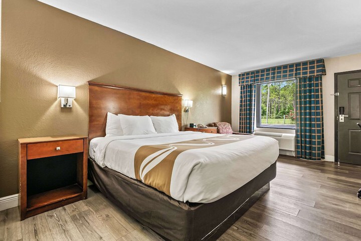 1 King Bed (16 of 33)