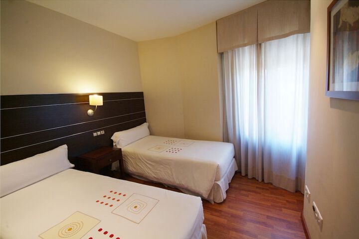 Room 6 of 70