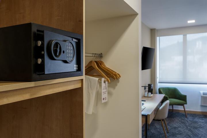 Room 21 of 47