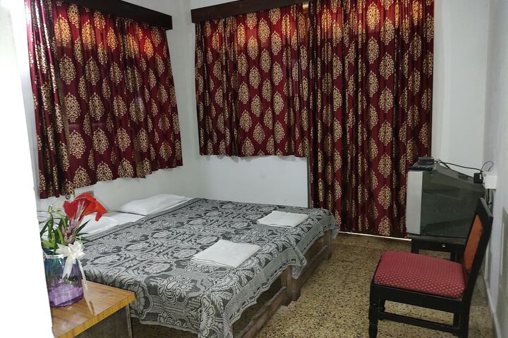 Room 7 of 65