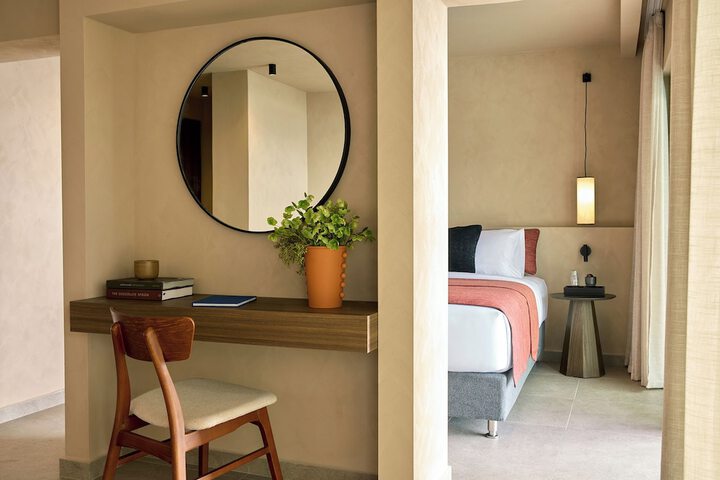 Room 18 of 160