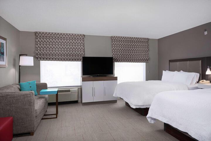 2 Queen Beds (1 of 9)