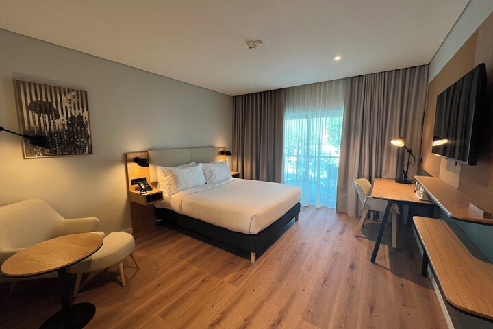 Room 3 of 46
