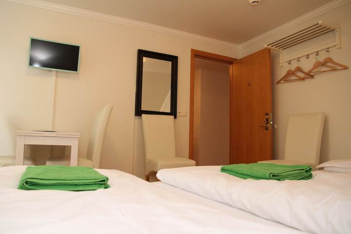 Room 4 of 61