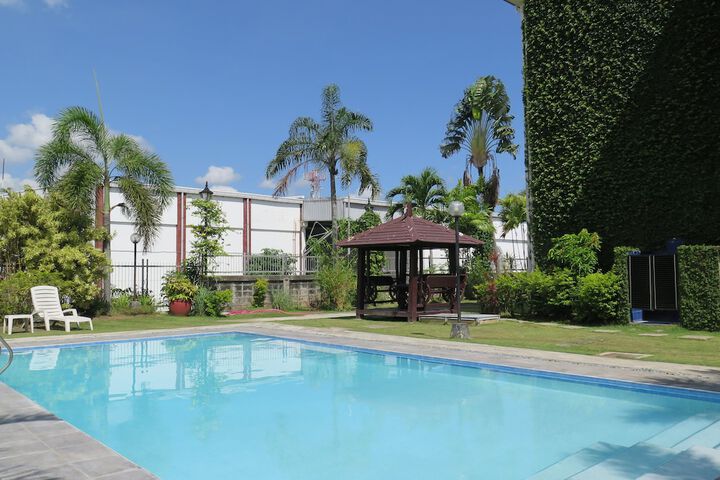 Hotel with Pool