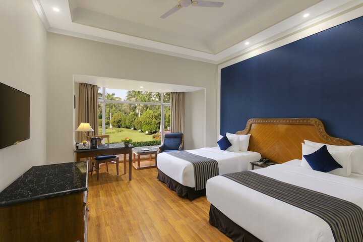 Room 4 of 30
