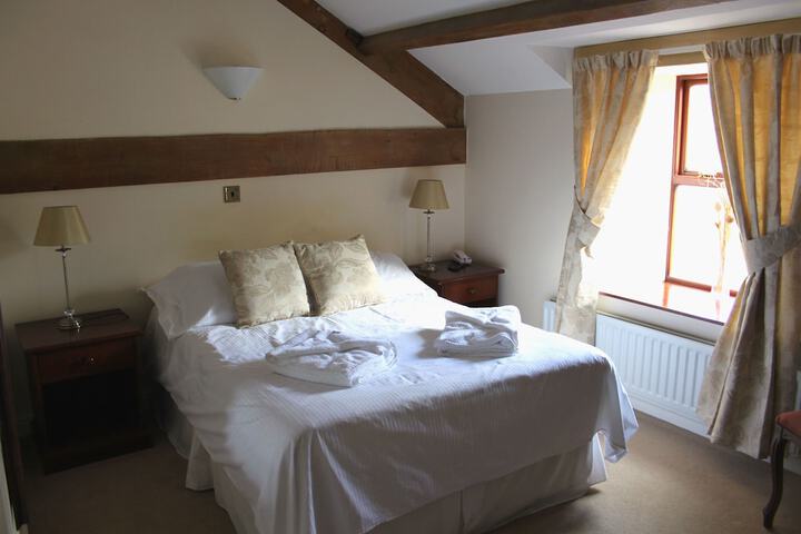 Room 3 of 108
