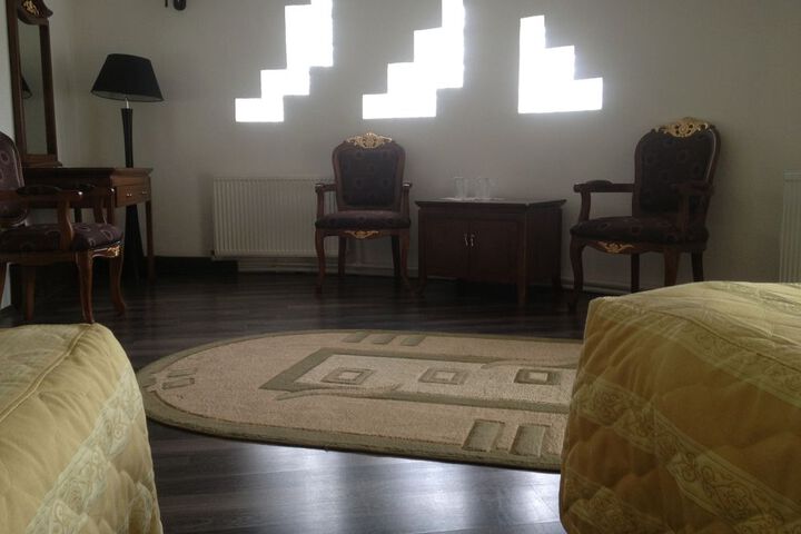Room 30 of 38