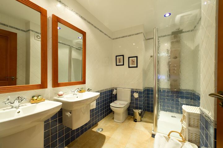 Room 15 of 35
