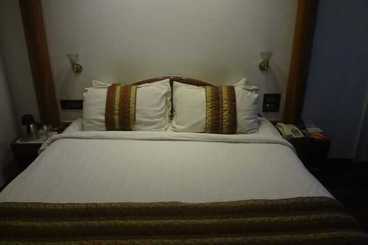 Room 14 of 33