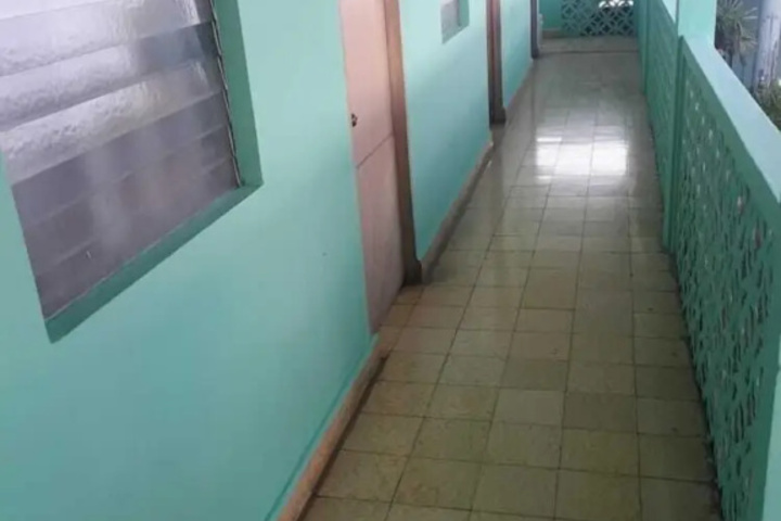 Room 9 of 10