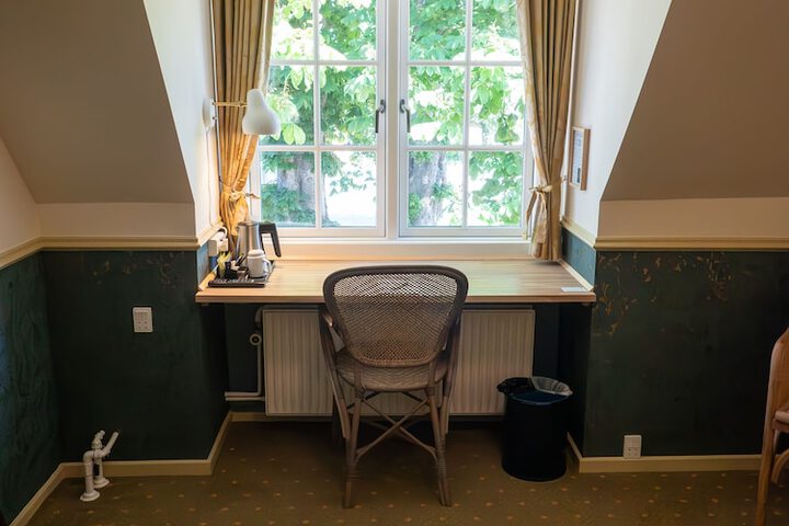 Room 53 of 151