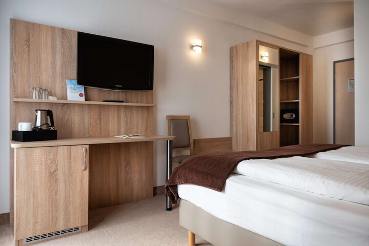 Room 7 of 32