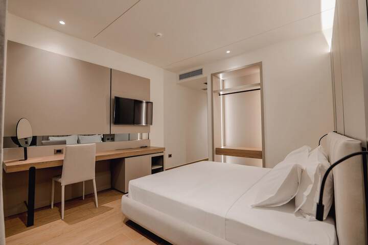 Room 10 of 43