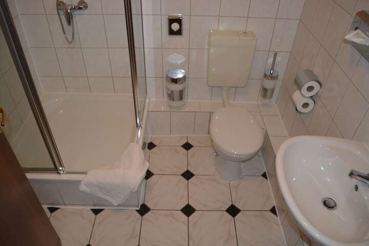Room 8 of 13