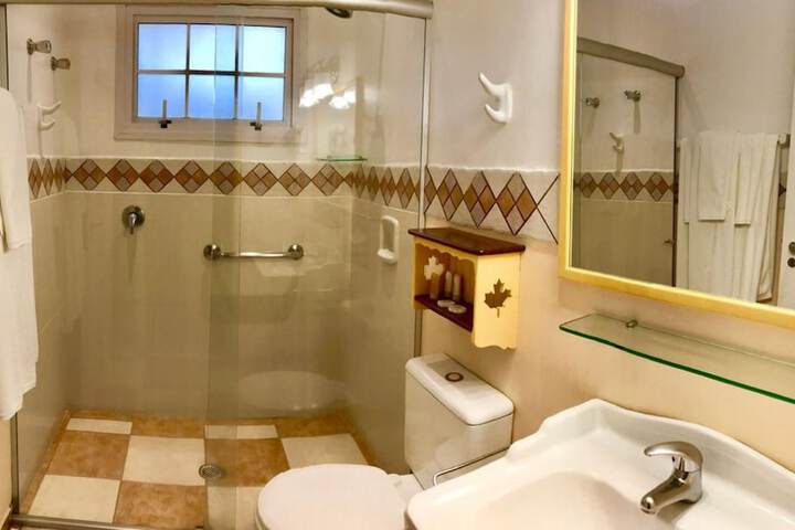 Room 8 of 18