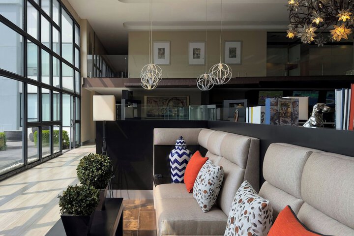 Entrance & Lobby