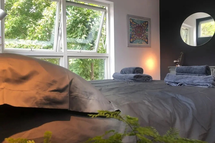 3-bed Flat w / 2 Terraces in Hackney East London!
