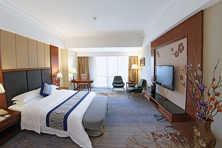Room 2 of 44