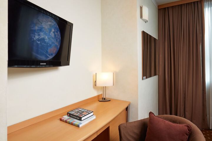 Room 10 of 63