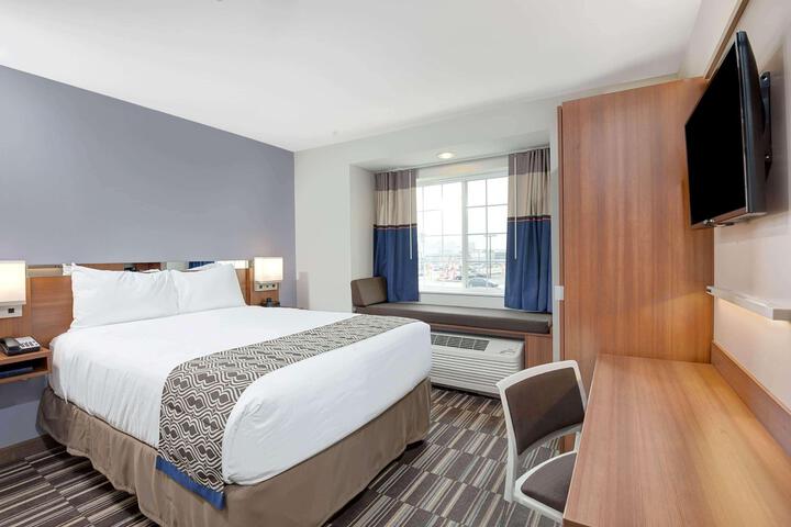 2 Queen Beds (2 of 10)