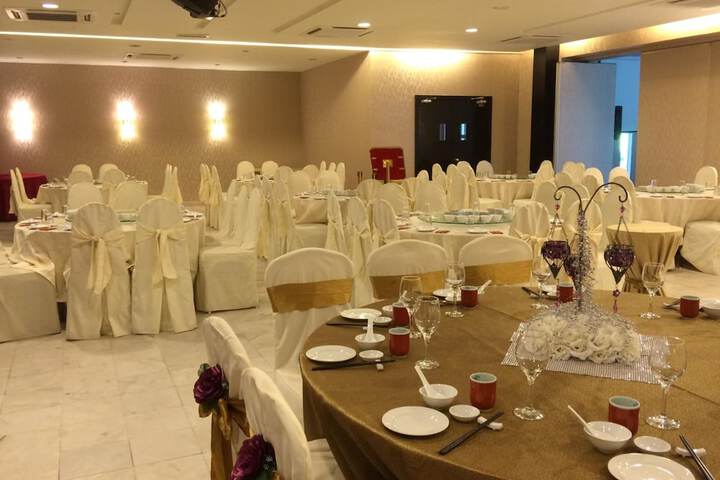 Ballroom/Hall 25 of 44