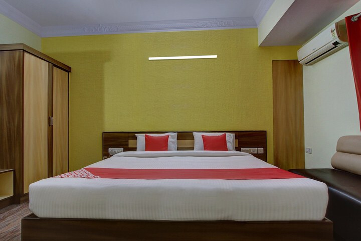 Room 12 of 28